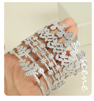 Simple Style Leaves Solid Color Flower Titanium Steel 18K Gold Plated Bangle In Bulk