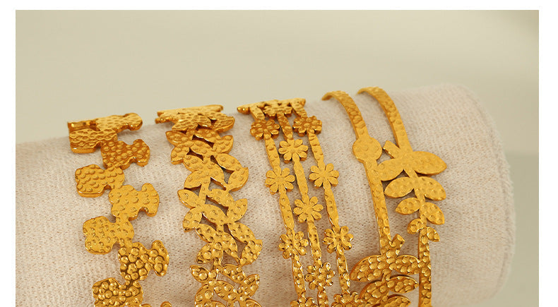 Simple Style Leaves Solid Color Flower Titanium Steel 18K Gold Plated Bangle In Bulk