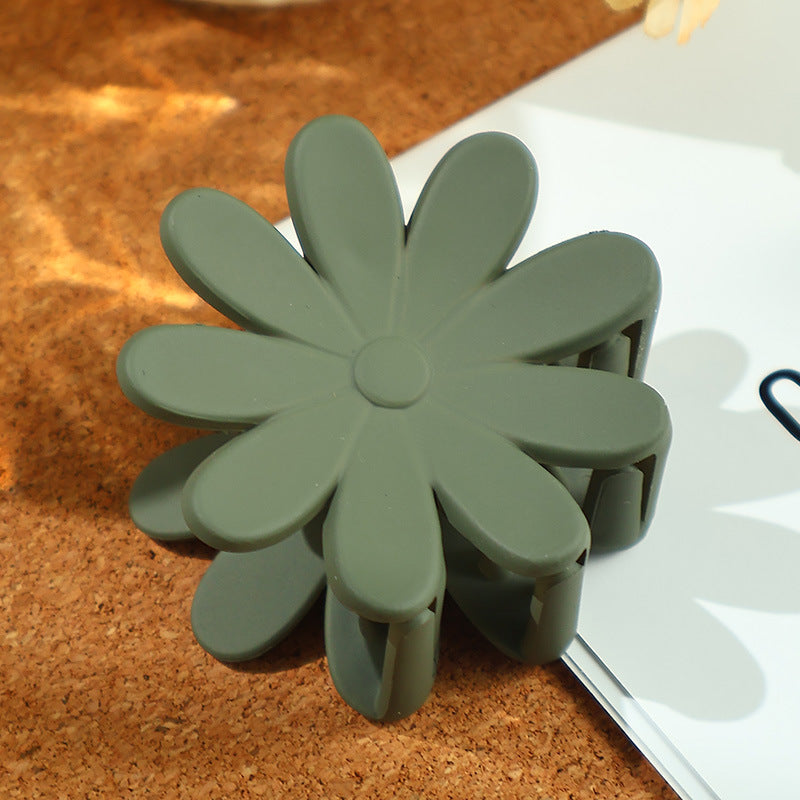 Women's Simple Style Daisy Plastic Spray Paint Hair Claws