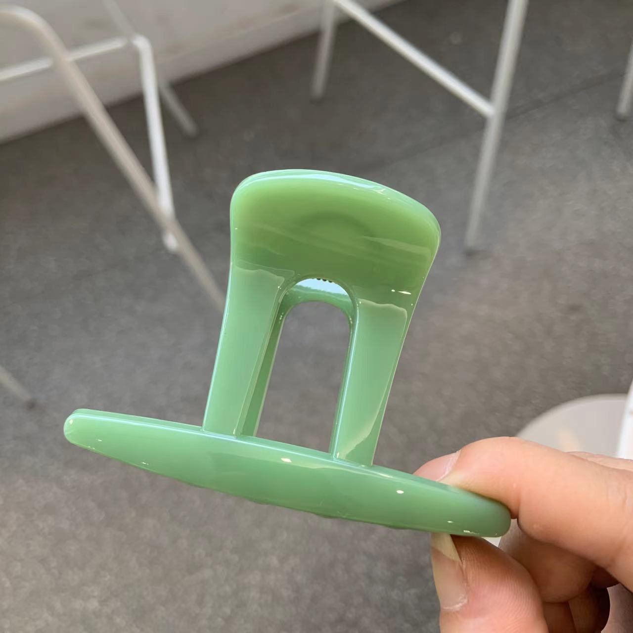 Women's Simple Style Top Hat Solid Color Plastic Hair Claws