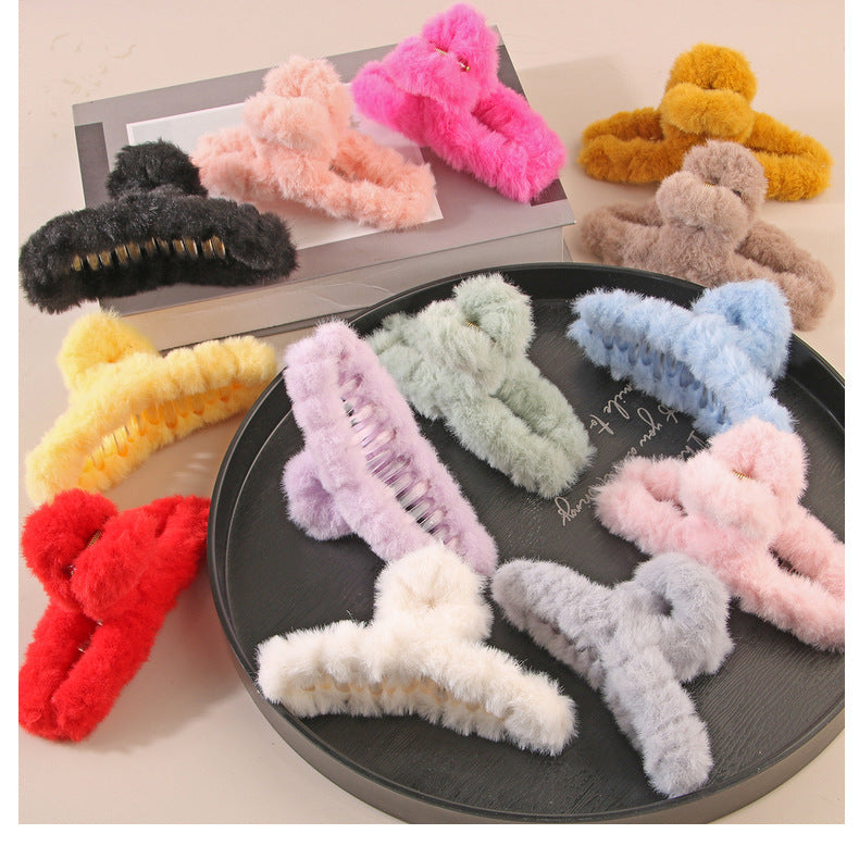 Women's Simple Style Solid Color Plush Handmade Hair Claws