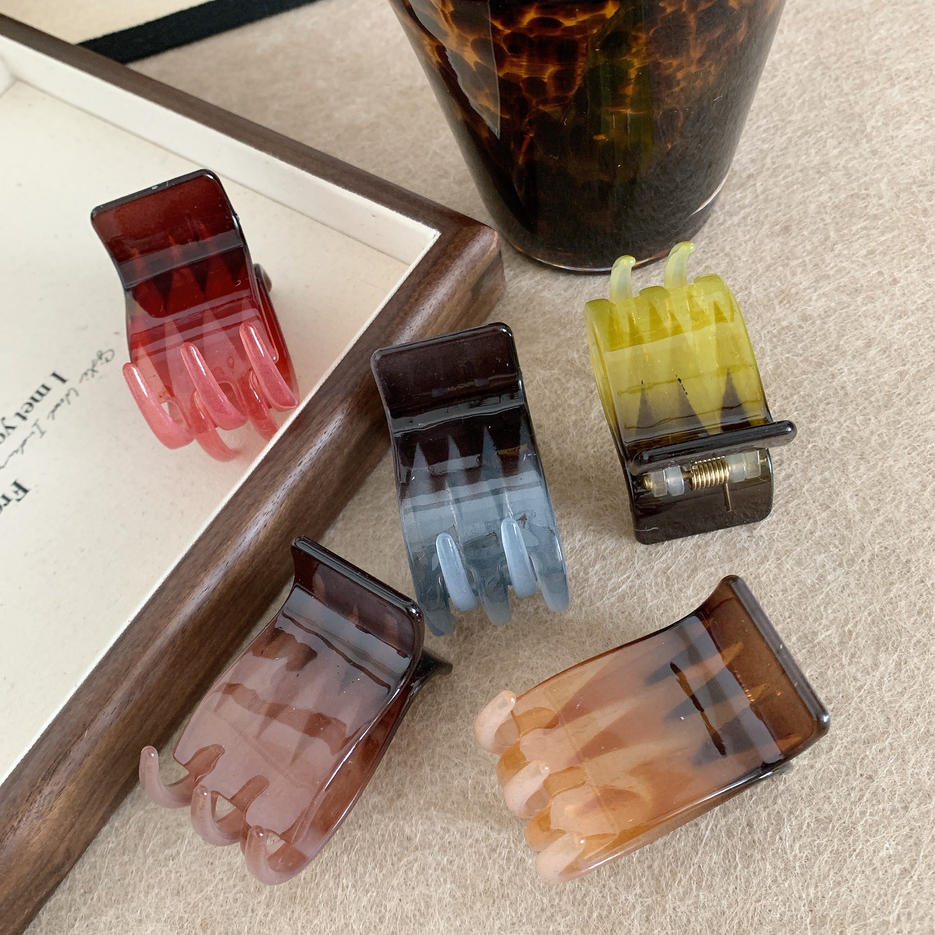 women's simple style color block plastic hair claws