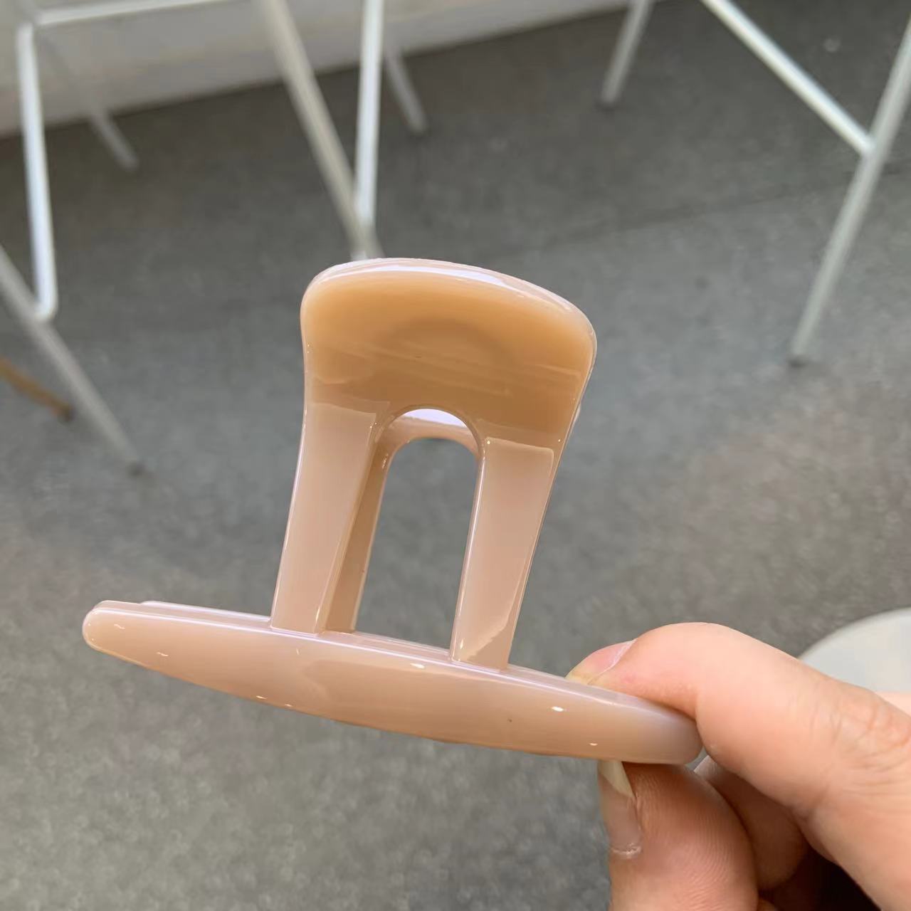 Women's Simple Style Top Hat Solid Color Plastic Hair Claws