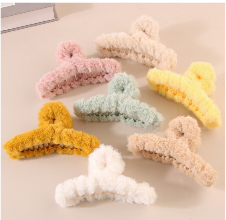 Women's Simple Style Solid Color Plush Handmade Hair Claws