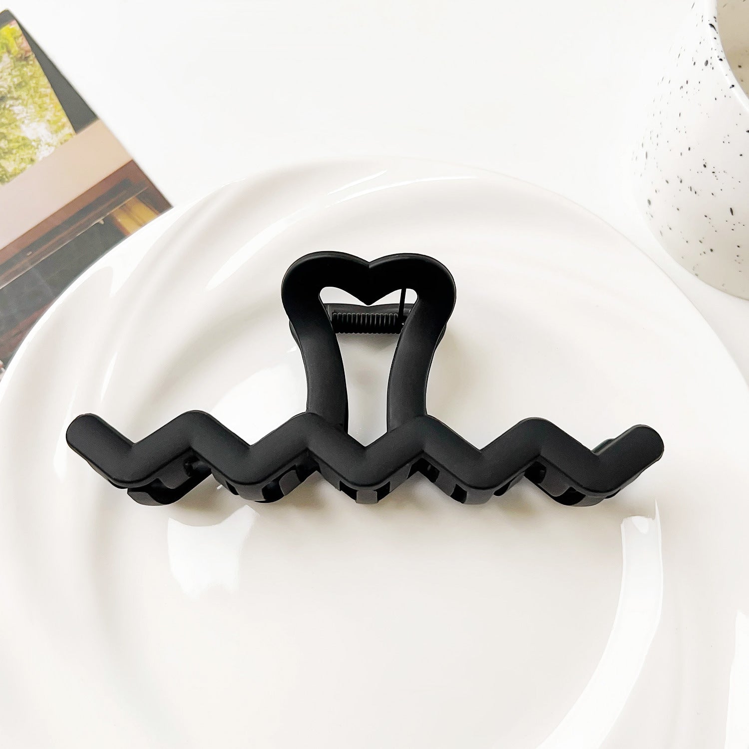 Women's Simple Style Waves Arylic Hair Claws