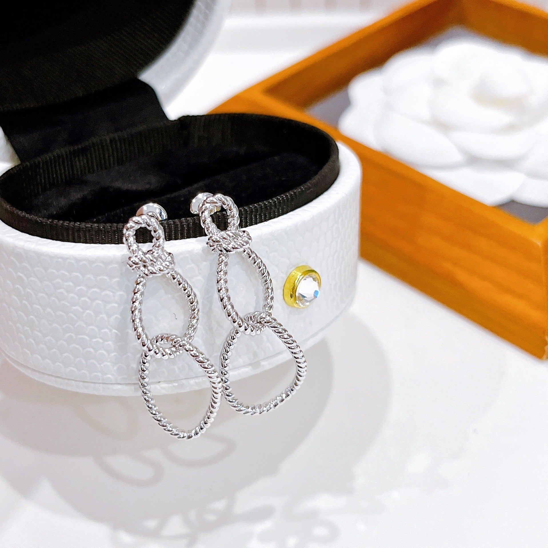 Agate love stud earrings 2025 new popular Ankola red earrings light luxury high-end small fragrant wind earrings