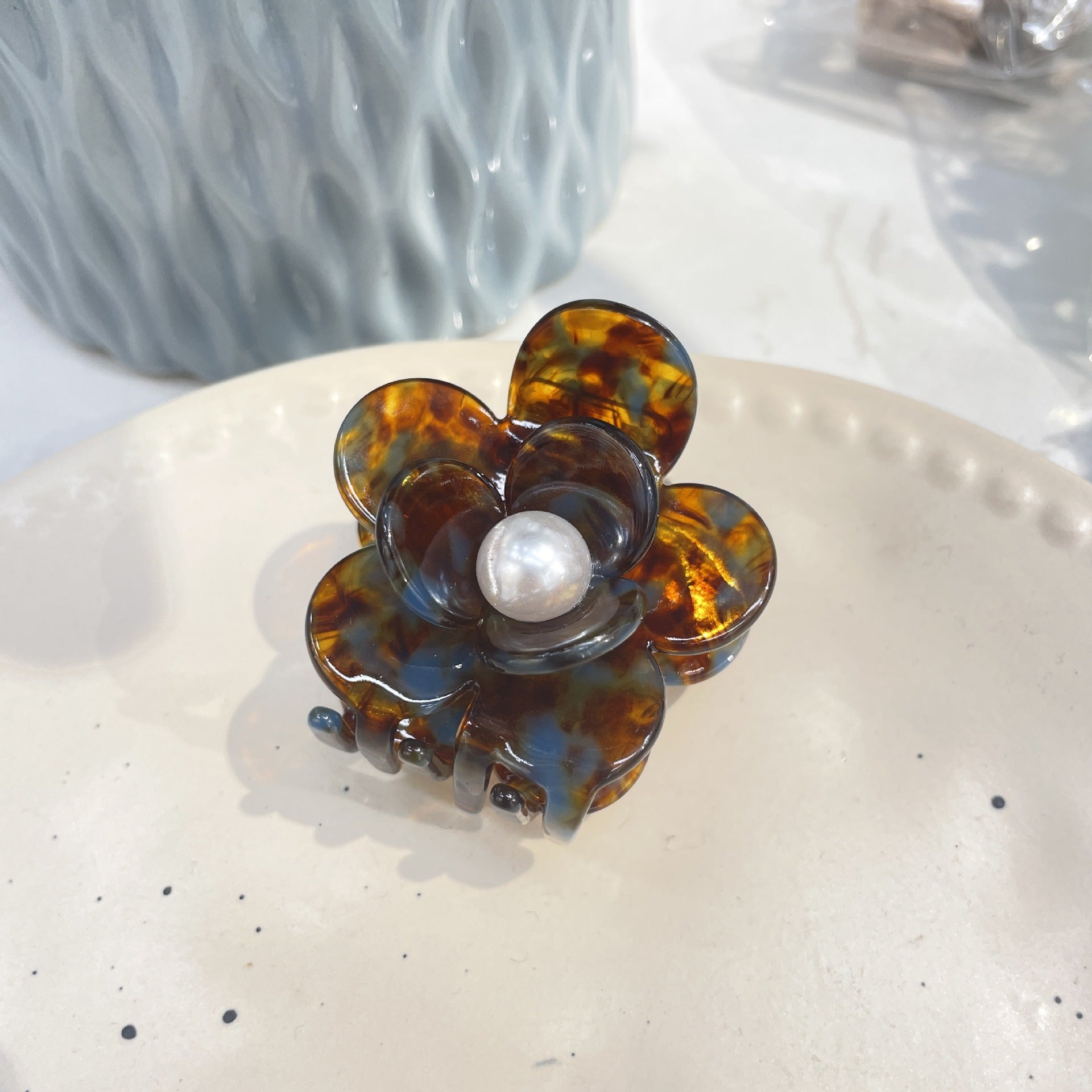 Women's Elegant Simple Style Flower Acetic acid sheets Inlay Artificial Pearls Hair Claws