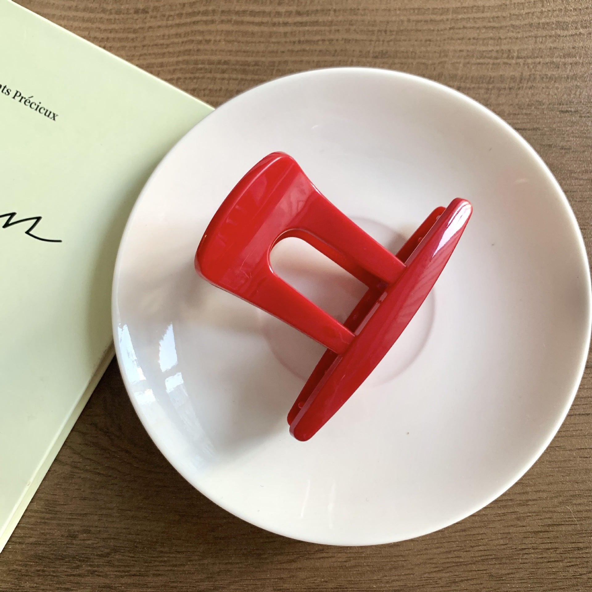 Women's Simple Style Top Hat Solid Color Plastic Hair Claws