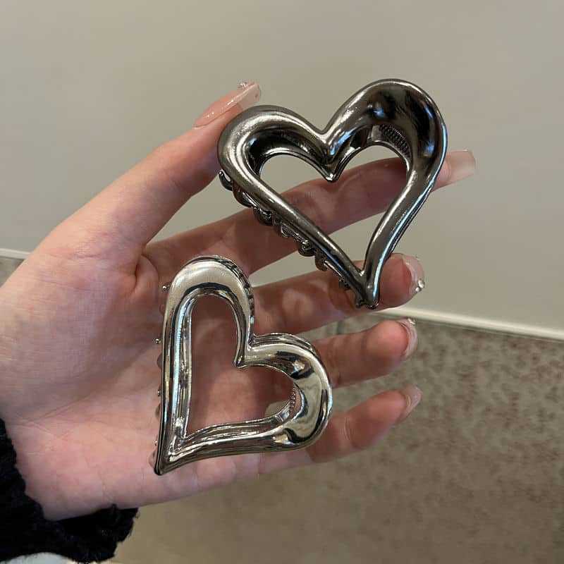 Women's Simple Style Heart Shape Metal Hair Claws