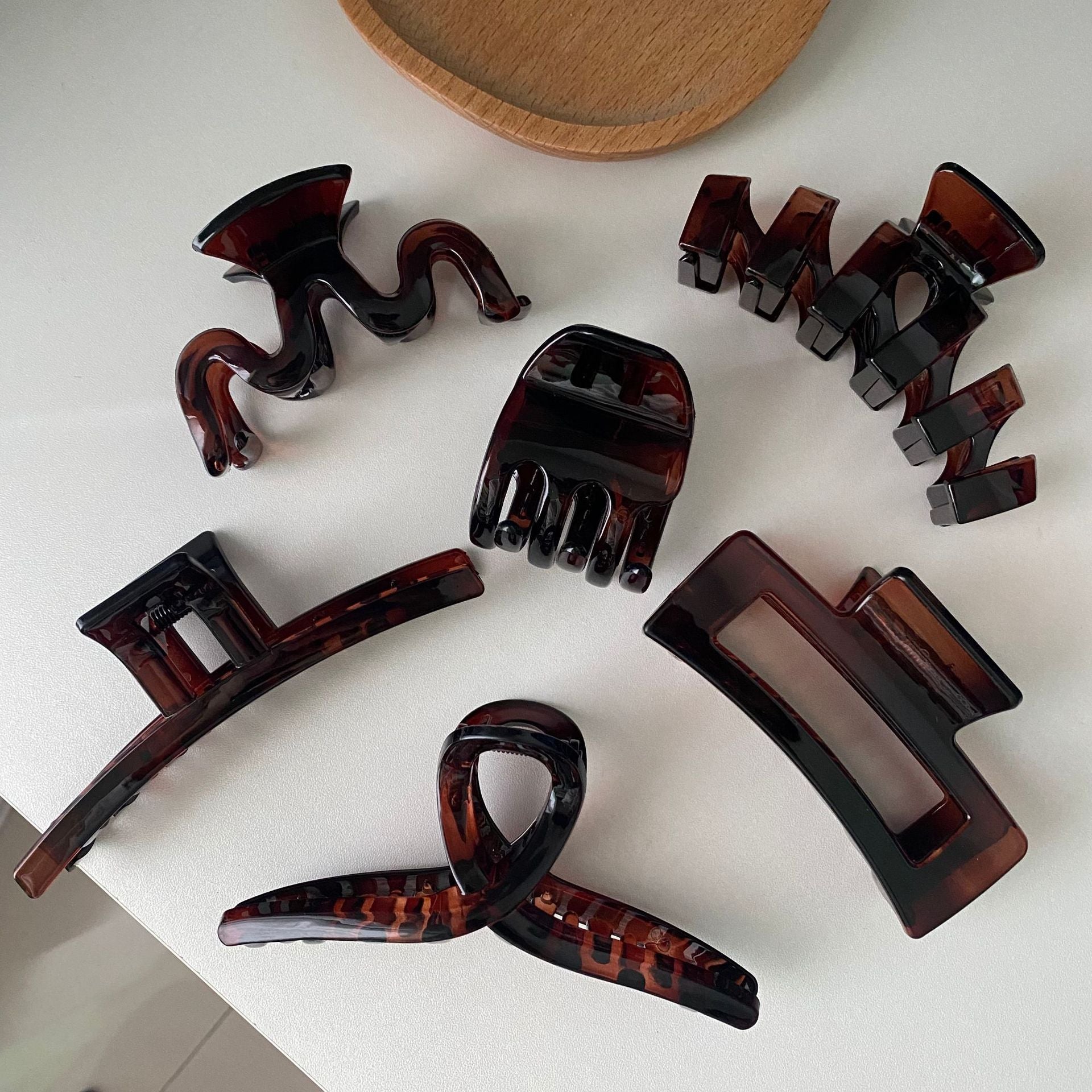 Women's Simple Style Commute IG Style Solid Color Lines Plastic Spray Paint Hair Claws