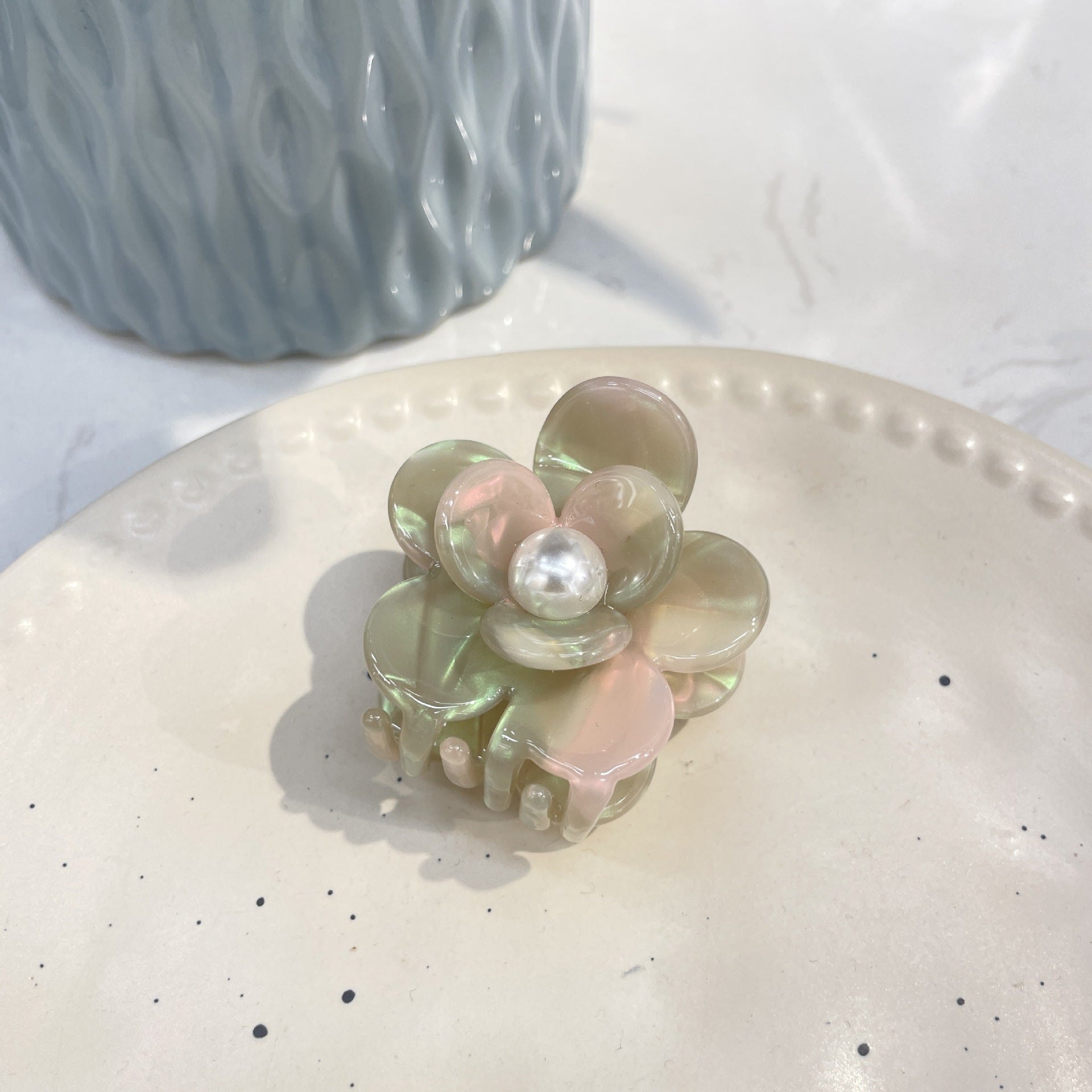 Women's Elegant Simple Style Flower Acetic acid sheets Inlay Artificial Pearls Hair Claws