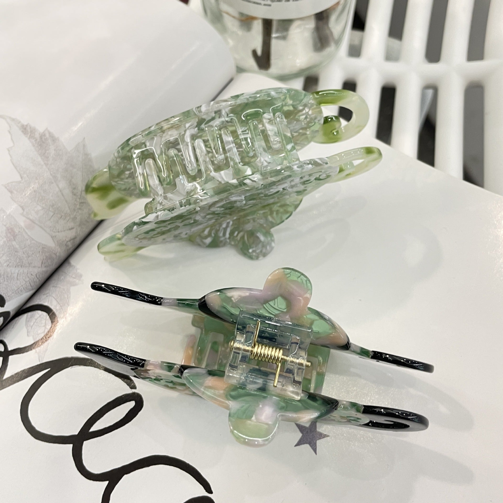 Women's Elegant Retro Teapot Acetic acid sheets Hair Claws