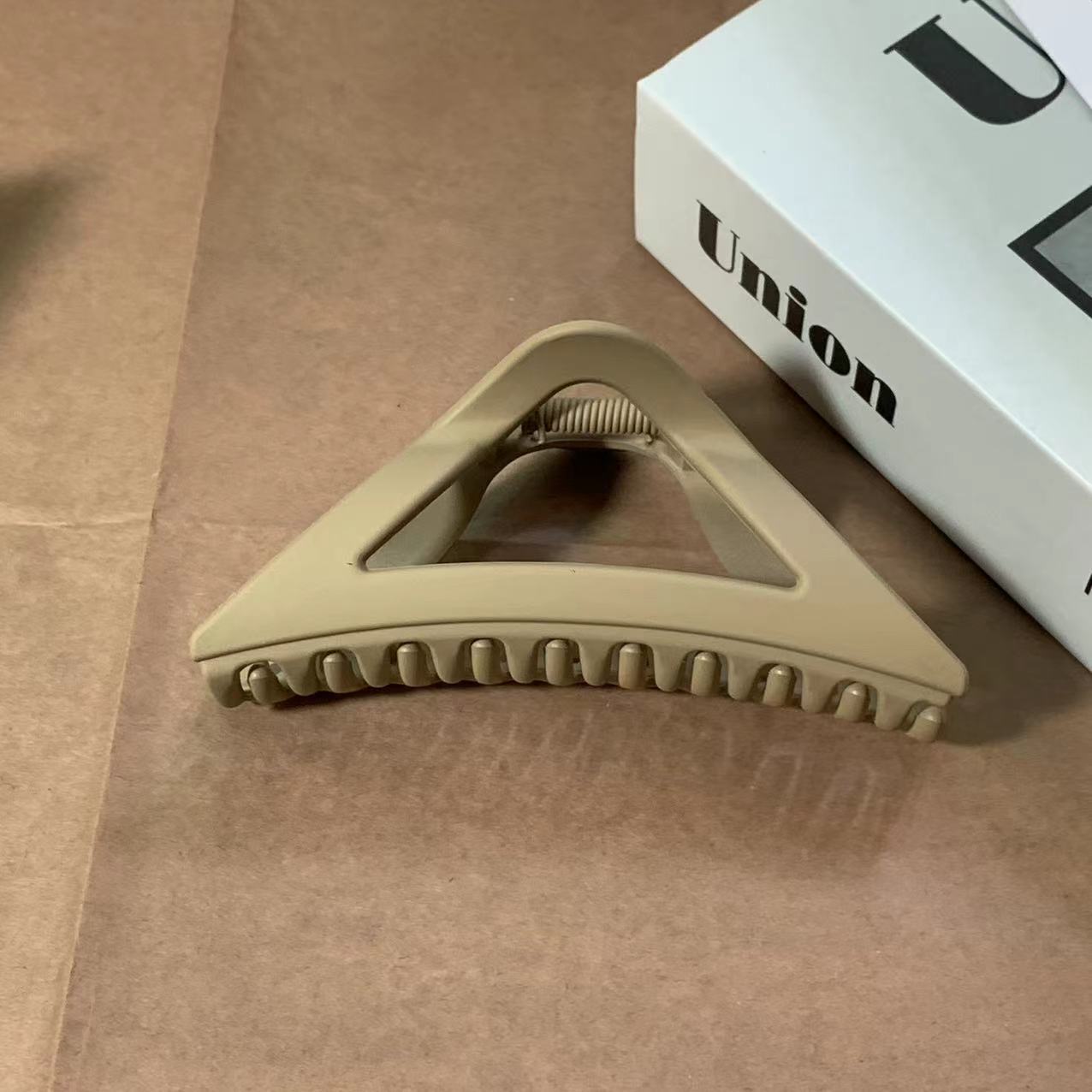 lady triangle arylic stoving varnish hair claws