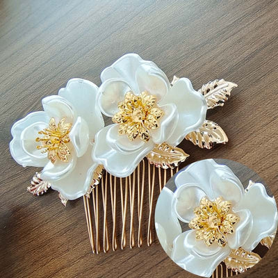 Women's Sweet Simple Style Flower Metal Insert comb