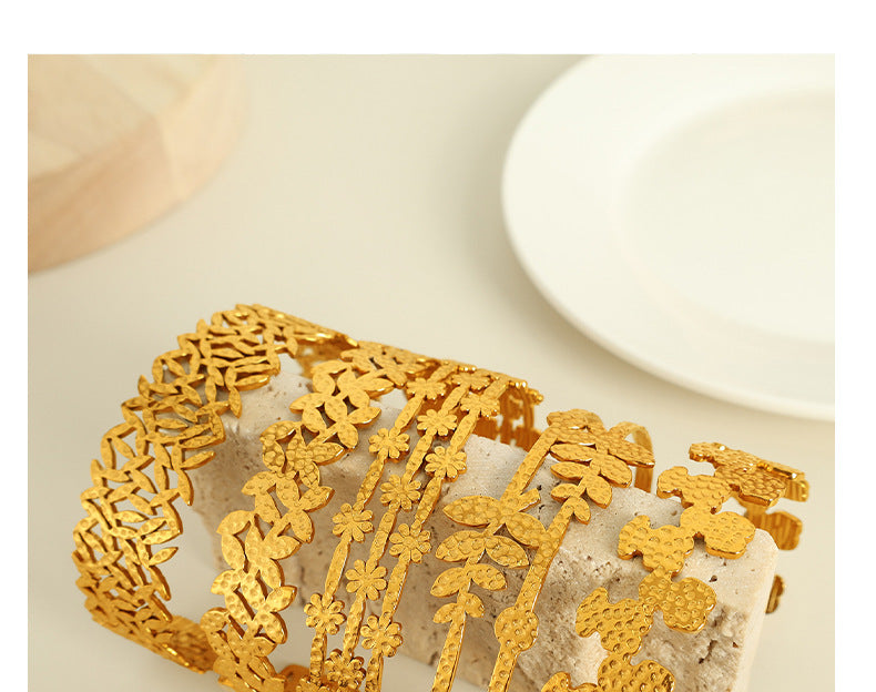 Simple Style Leaves Solid Color Flower Titanium Steel 18K Gold Plated Bangle In Bulk
