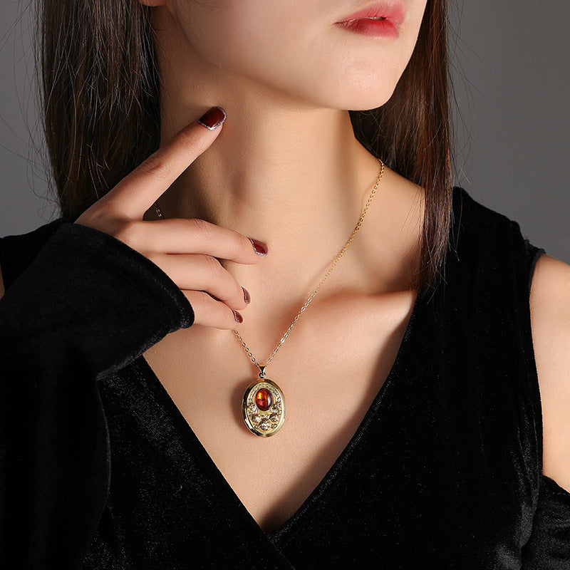 Retro Oval 18K Gold Plated White Gold Plated Turquoise Agate Alloy  Locket Necklace