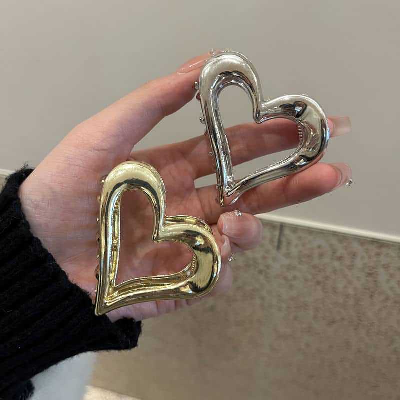 Women's Simple Style Heart Shape Metal Hair Claws