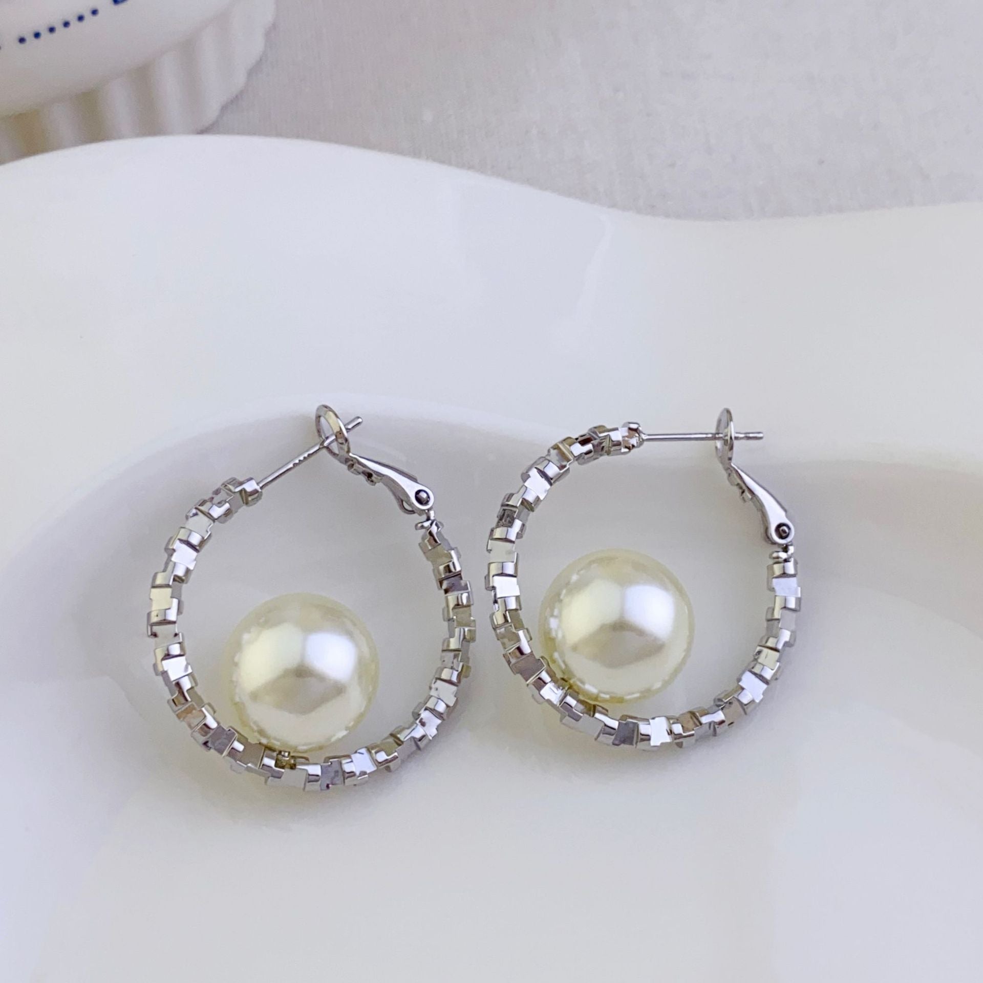 Copper plated real gold Korean version fashion broken silver earrings pearl earrings