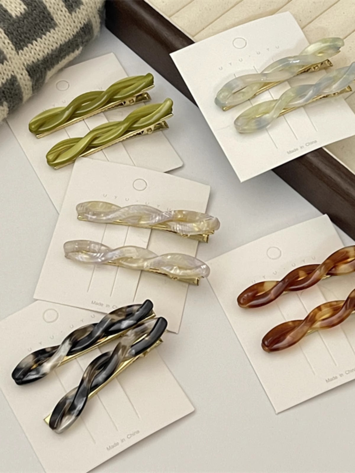 women's simple style twist acetic acid sheets hair clip