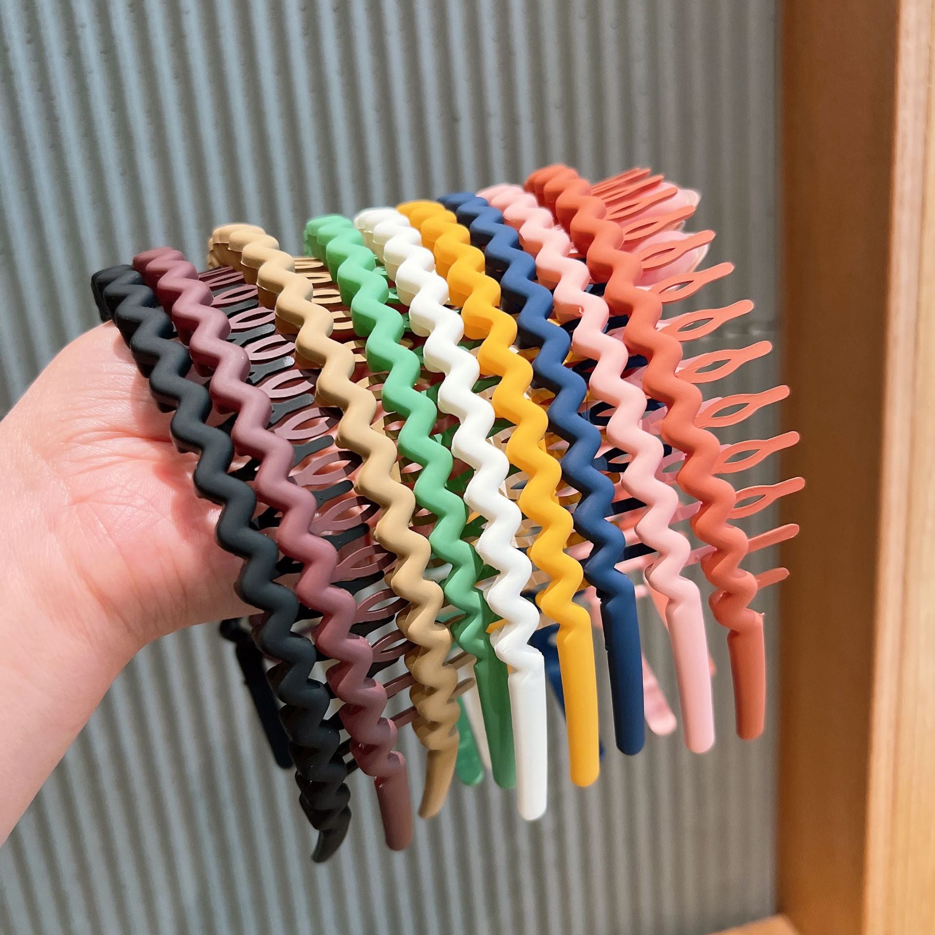women's simple style waves plastic hair band