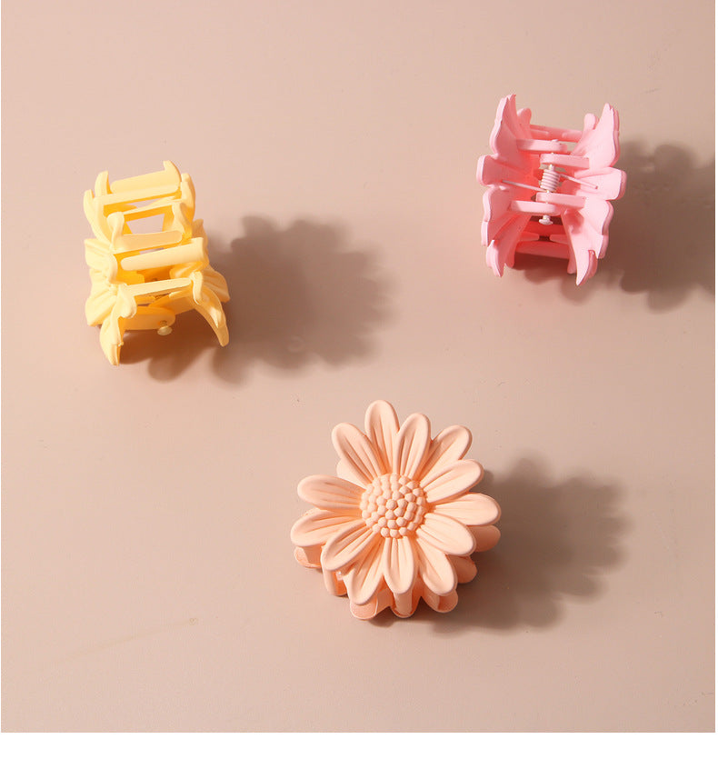 Women's Sweet Simple Style Flower Plastic Stoving Varnish Hair Claws