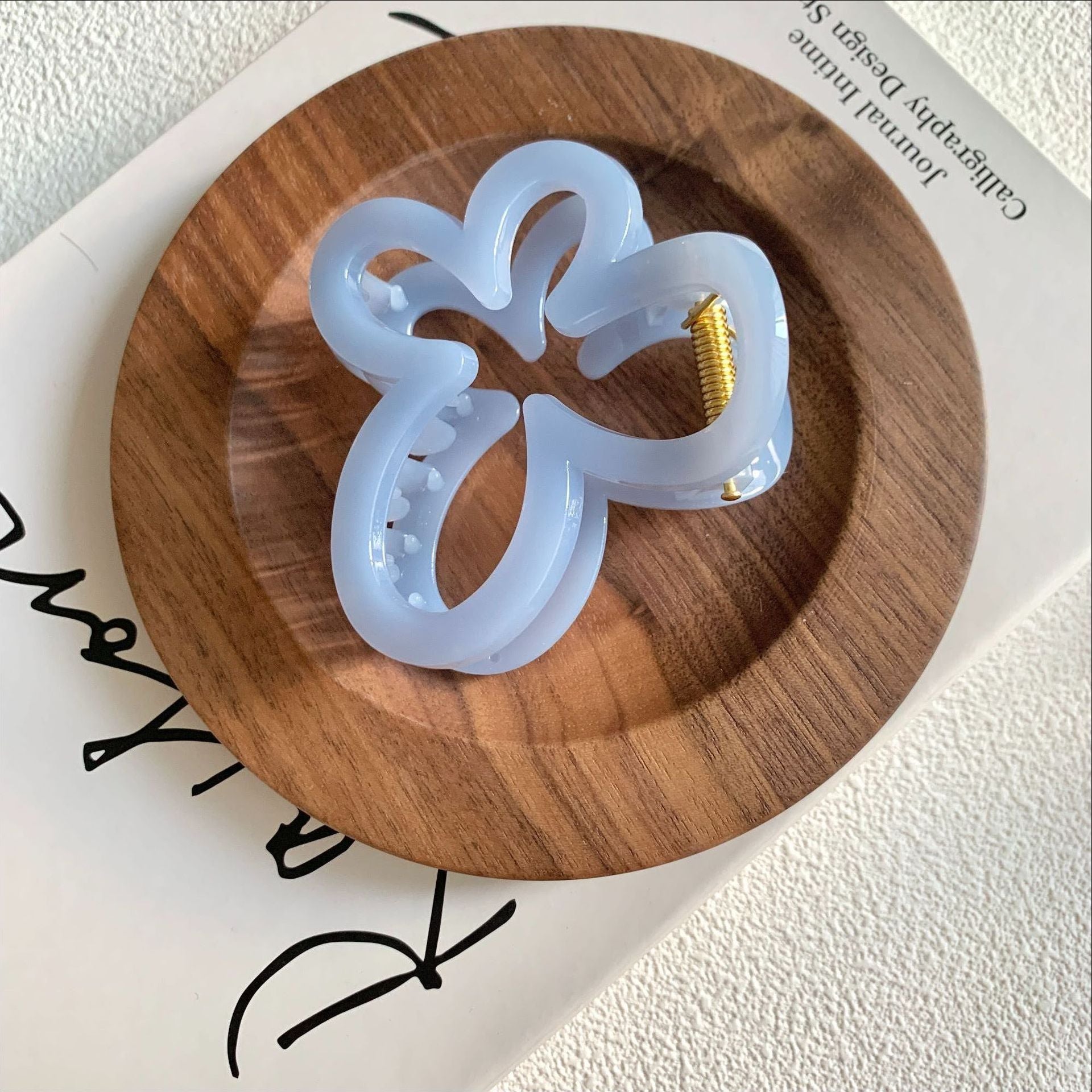 Women's Simple Style Solid Color Acetic acid sheets Polishing Hair Claws