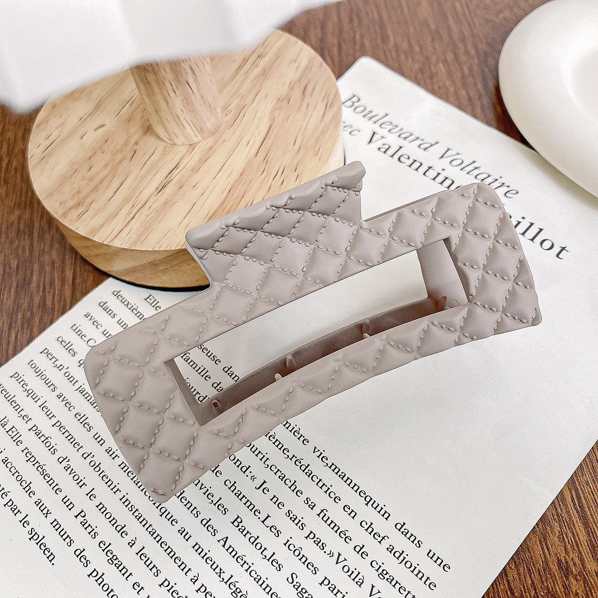 Women's Elegant Simple Style Solid Color Plastic Hair Claws