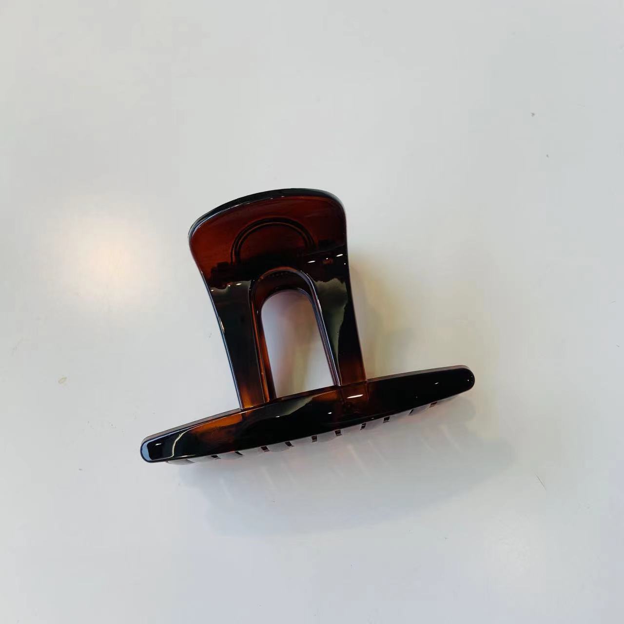 Women's Simple Style Top Hat Solid Color Plastic Hair Claws