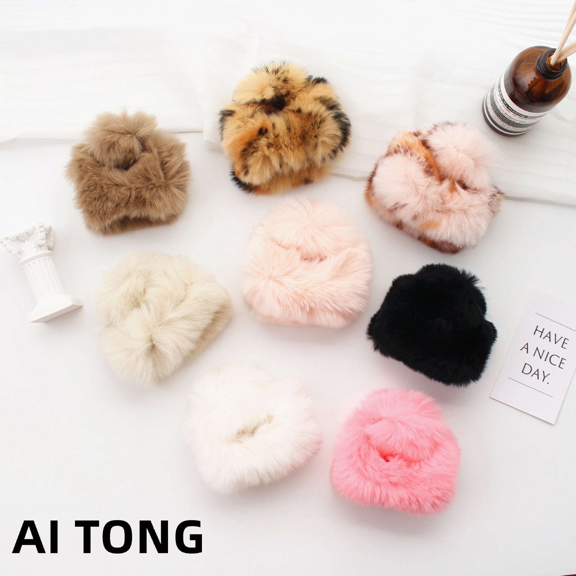 Women's Simple Style Classic Style Solid Color rabbit fur Hair Claws