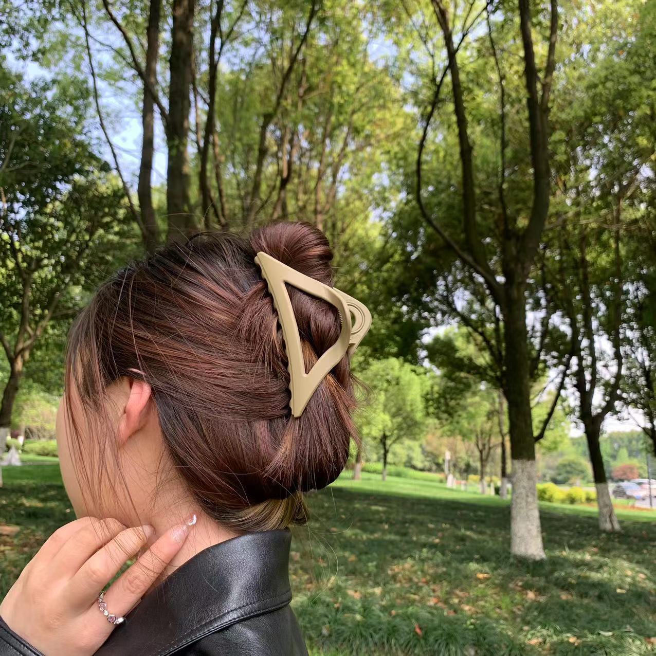 lady triangle arylic stoving varnish hair claws