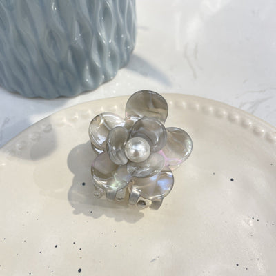 Women's Elegant Simple Style Flower Acetic acid sheets Inlay Artificial Pearls Hair Claws