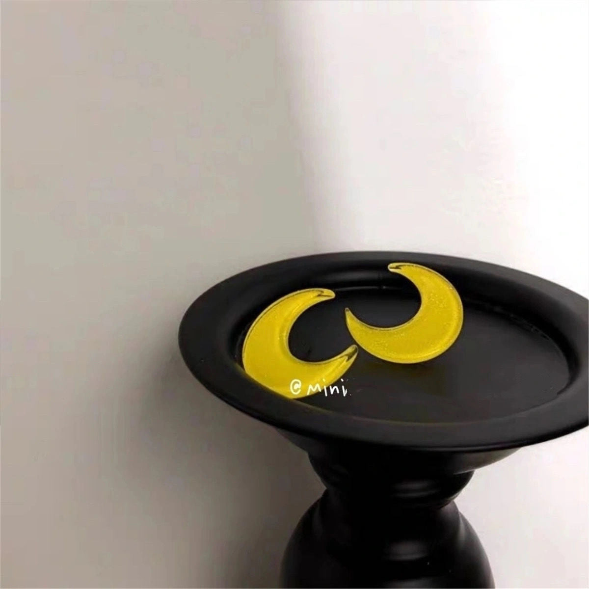 women's sweet moon arylic hair clip