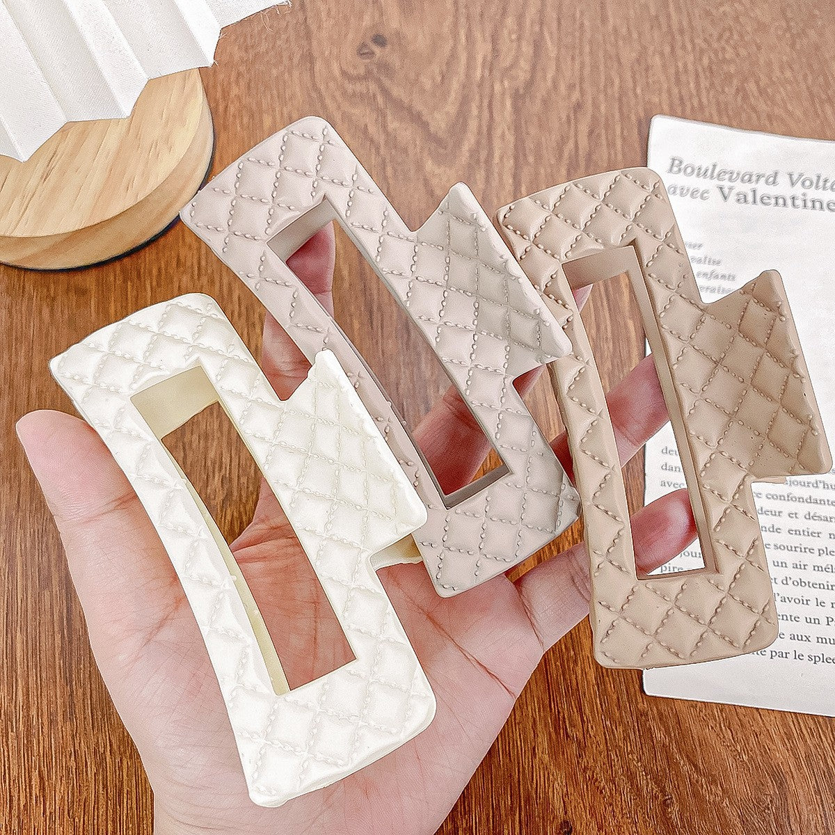 Women's Elegant Simple Style Solid Color Plastic Hair Claws