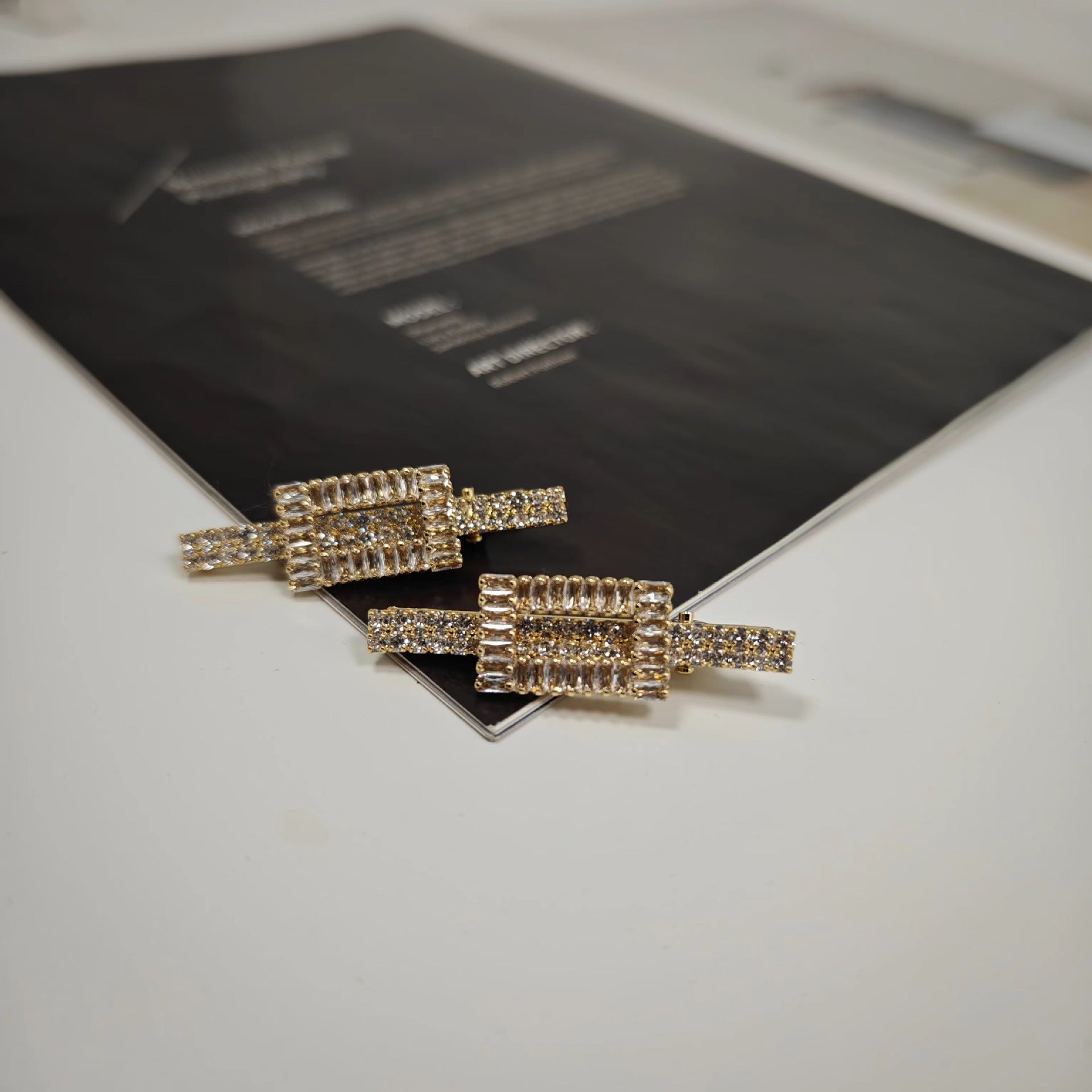 Women's Simple Style Classic Style Solid Color Alloy Inlay Rhinestones Hair Clip