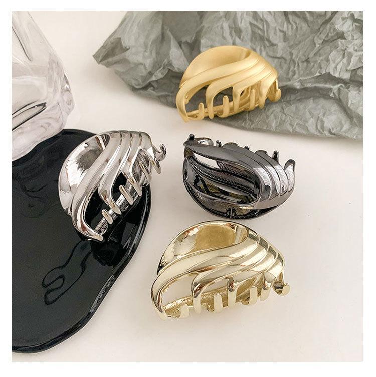 Women's Casual Simple Style Solid Color Alloy Hair Claws