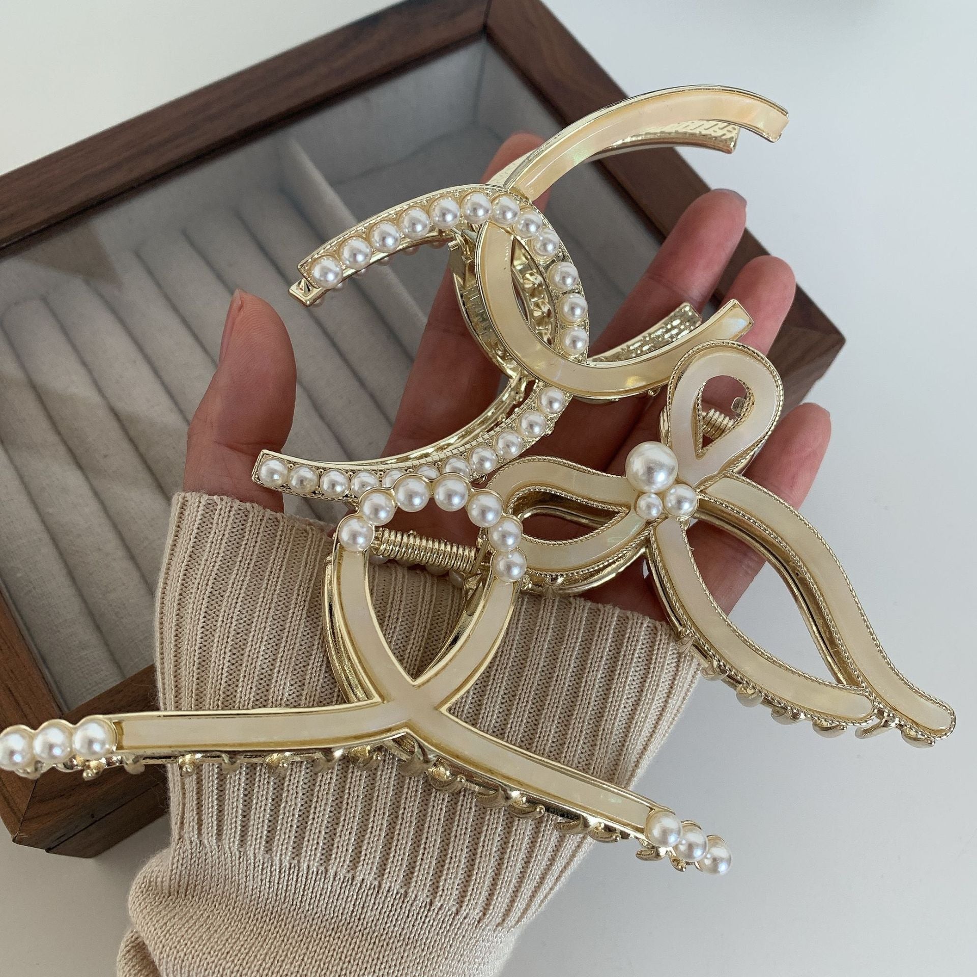 elegant geometric metal inlay artificial pearls hair claws