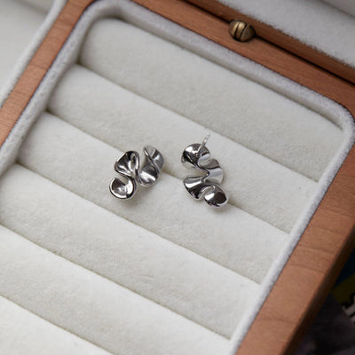 [Cream Flower] Invisible One-piece Clip Japanese Fog Flower Mosquito Incense Plate Ear Clip No Ear Holes Female Niche Earrings