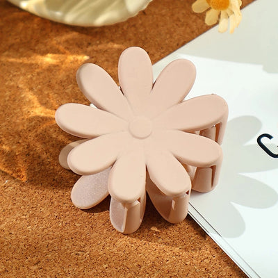 Women's Simple Style Daisy Plastic Spray Paint Hair Claws