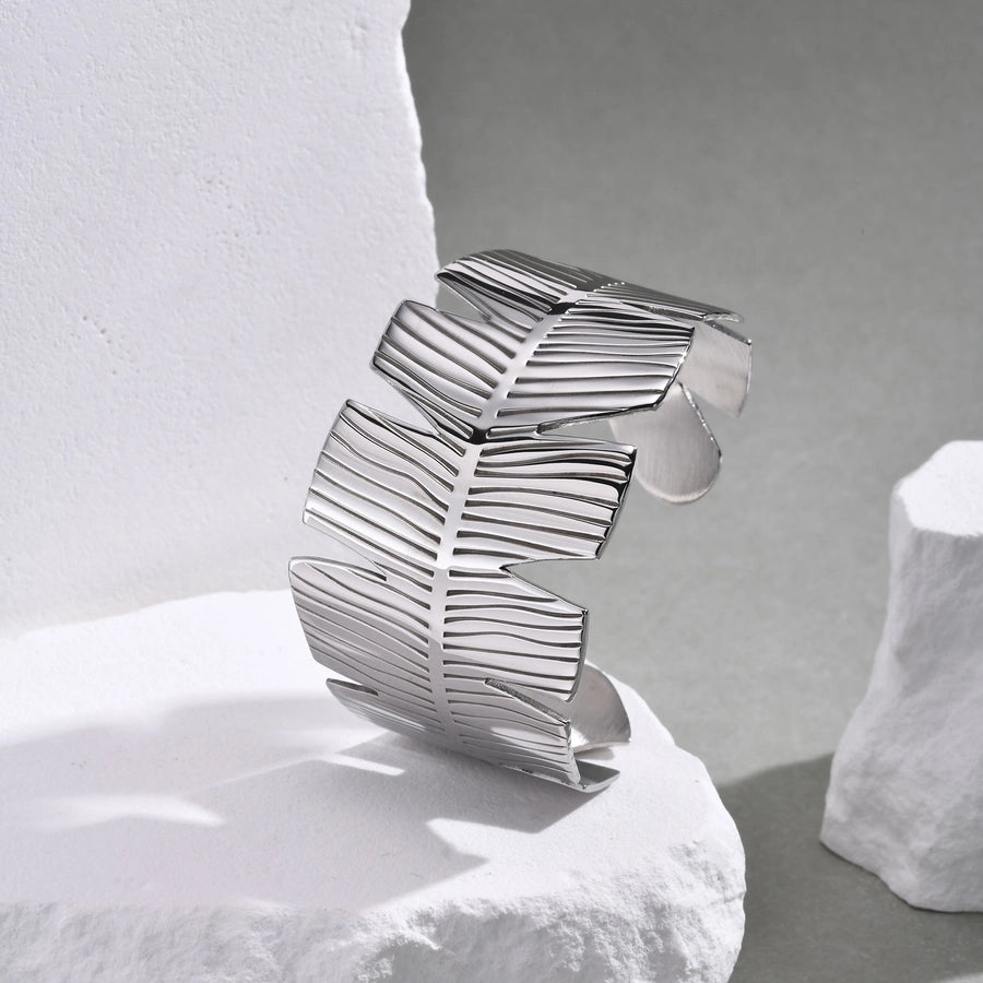 IG Style Exaggerated Classic Style Solid Color Feather Flower 201 Stainless Steel 18K Gold Plated Wide Bracelet In Bulk