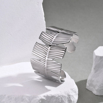 IG Style Exaggerated Classic Style Solid Color Feather Flower 201 Stainless Steel 18K Gold Plated Wide Bracelet In Bulk