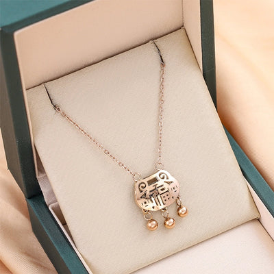 Jewelry Cute Queen Bridal Letter 316 Stainless Steel  18K Gold Plated Pendant Necklace