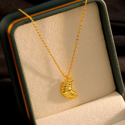 Copper 18K Gold Plated Ruched Chain Horns Pendant Necklace