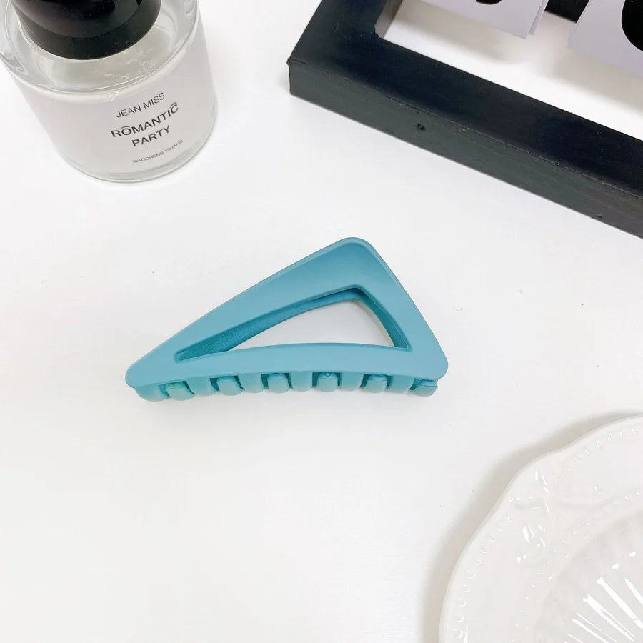 women's simple style triangle plastic hair claws