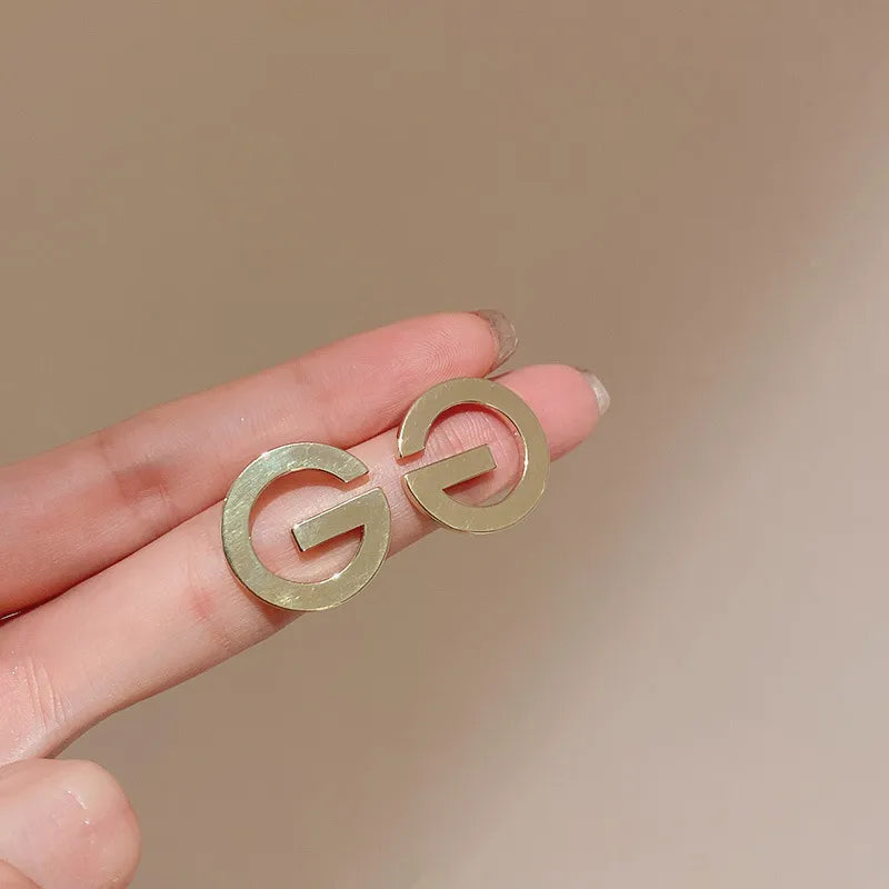 retro c shape solid color metal plating women's earrings 1 pair