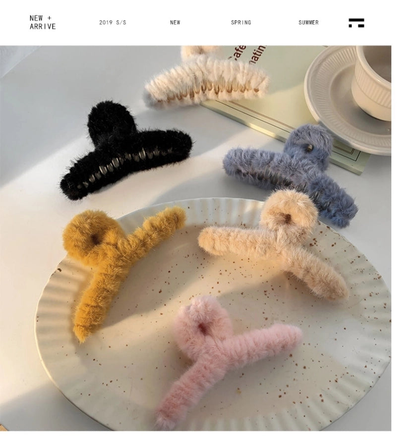 Korean Simple Plush Grab Clip Girl Autumn and Winter New Back Head Hair Clip Elegant Hair Grab Shark Clip Hair Accessories