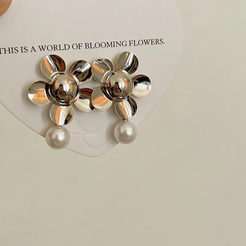 1 Pair Elegant Lady Geometric Heart Shape Plating Alloy Drop Earrings Ear Studs