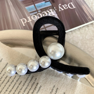 retro geometric imitation pearl flannel criss cross hair claws