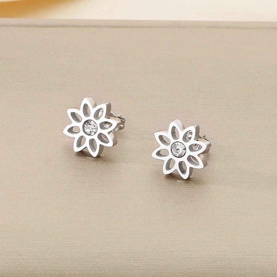 1 Pair Vintage Style Flower Hollow Out Inlay 304 Stainless Steel Zircon 18K Gold Plated Ear Studs