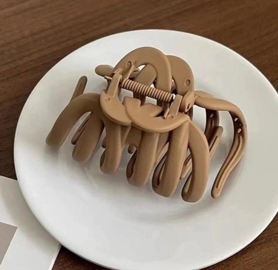 simple style solid color plastic hair claws