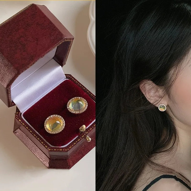 French retro earrings women's temperament earrings high-end feeling mosquito-repellent incense plate ear clip women's No ear hole pearl earrings women's wholesale